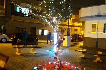 Encendido navideño en la plaza de Los Pinos/TA.