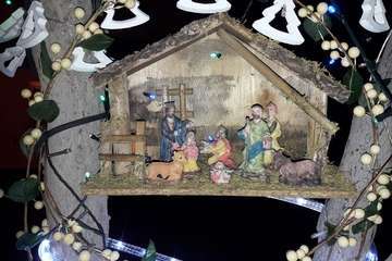 Encendido navideño en la plaza de Los Pinos/TA.