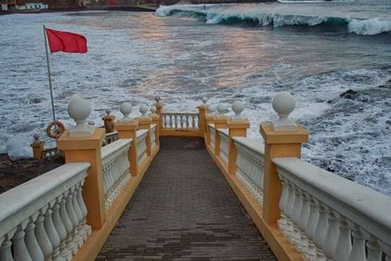  El oleaje fustiga la costa de Telde/Gumersindo Hernández (Foto 1-5) y Miguel Guti (Foto 6-10)