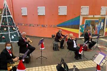 El Colegio Hilda Zudán disfruta de un concierto navideño de la Banda de Música/TA.