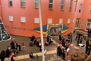 El Colegio Hilda Zudán disfruta de un concierto navideño de la Banda de Música/TA.