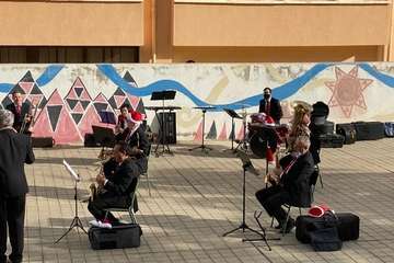 Concierto navideño de la Banda Municipal de Música en el CEIP Montiano Placeres/TA.