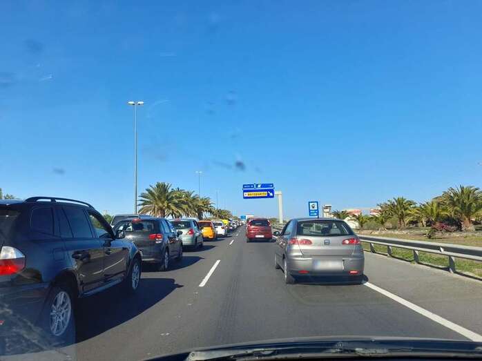 El accidente se produjo a la altura del Aeropuerto en dirección hacia la capital grancanaria/TA.