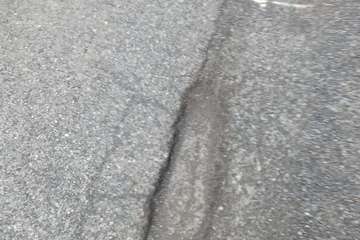 Estado del firme de la calle de Gloria en La Herradura/TA.