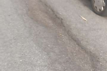 Estado del firme de la calle de Gloria en La Herradura/TA.