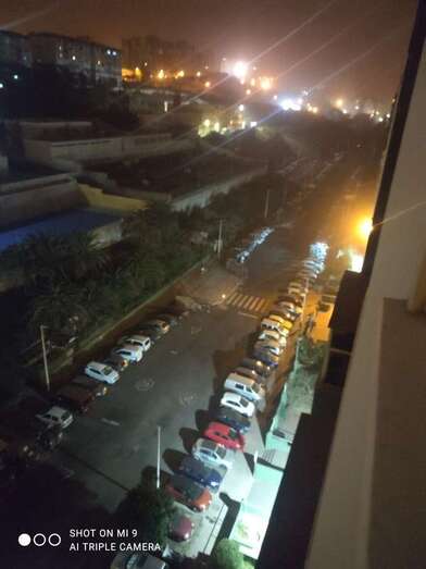 El alumbrado público no funcionó anoche en esta calle del Valle de Jjnámar/TA.