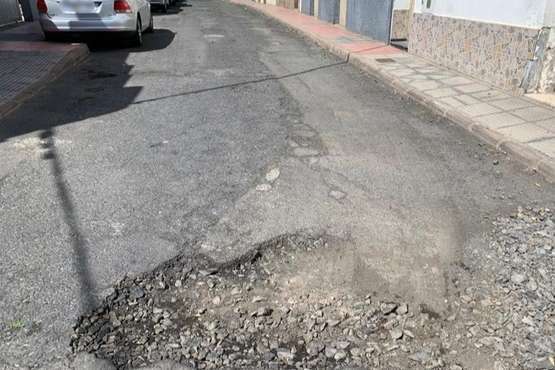 Los baches conquistan El Ejido de Telde/TA.