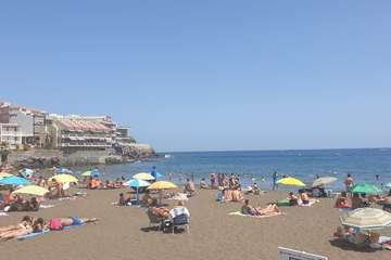 El verano se adelanta en las playas de Telde/TA.
