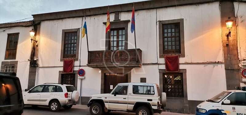 Faldones colocados en las Oficinas Municipales de San Juan/TA.