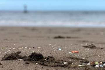 Los microplásticos toman tierra en Melenara/TA.