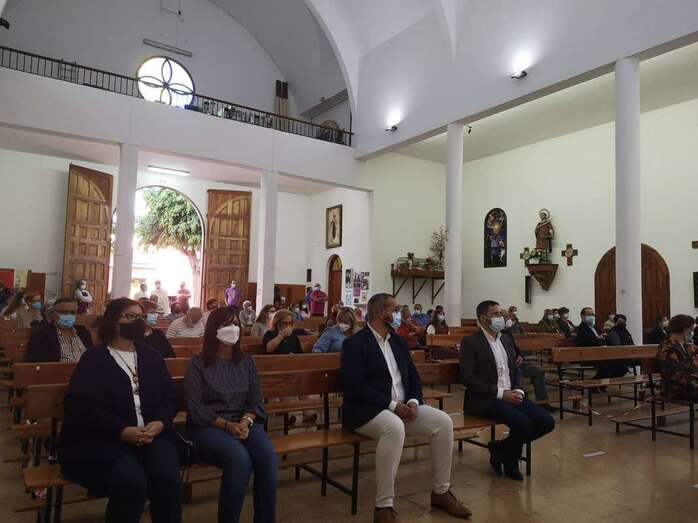 El alcalde de Telde, Héctor Suárez, asistió la misa de esta tarde-noche en El Calero/TA.