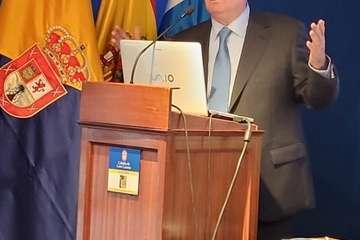 Charla del cronista de Telde sobre la reina María Cristina de Borbón/Jesús Ruiz Mesa.