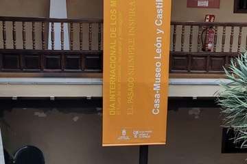 Charla del cronista de Telde sobre la reina María Cristina de Borbón/Jesús Ruiz Mesa.