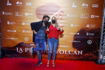 Telde arropa  el preestreno de 'La piel del volcán'/C7 y TA.