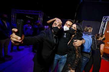 Telde arropa  el preestreno de 'La piel del volcán'/C7 y TA.