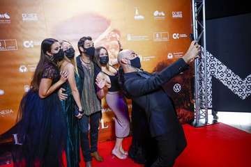 Telde arropa  el preestreno de 'La piel del volcán'/C7 y TA.