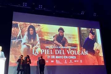 Telde arropa  el preestreno de 'La piel del volcán'/C7 y TA.