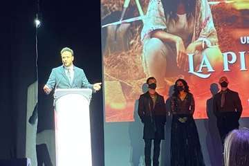 Telde arropa  el preestreno de 'La piel del volcán'/C7 y TA.