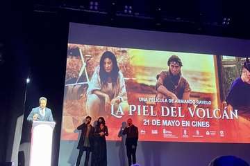 Telde arropa  el preestreno de 'La piel del volcán'/C7 y TA.