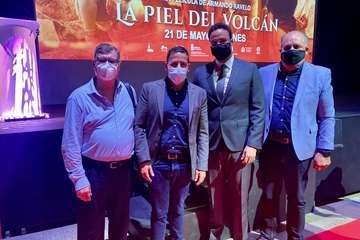 Telde arropa  el preestreno de 'La piel del volcán'/C7 y TA.