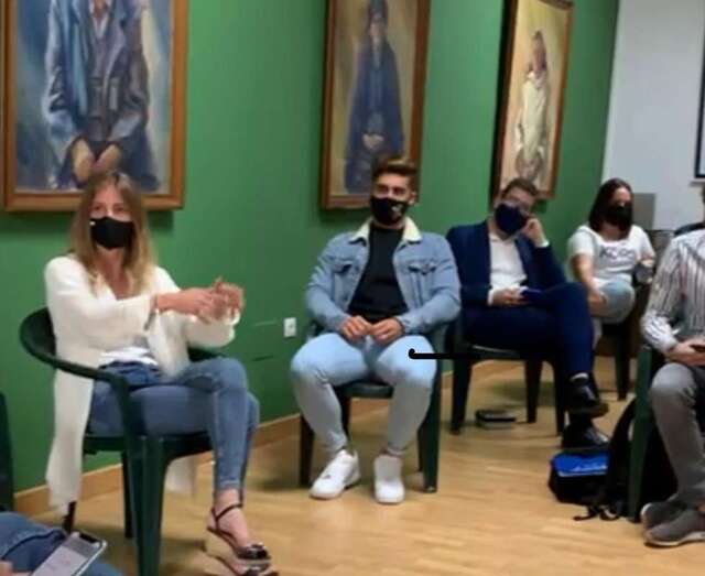 Brian Rodríguez, presidente local de NN.GG. del PP de Telde, entre los asistentes al encuentro/TA.