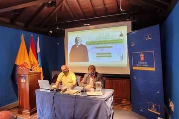 Conferencia de Juan Ismael Santana sobre el ingeniero Juan de León y Castillo/Antonio Alí y Jesús Ruiz Mesa.