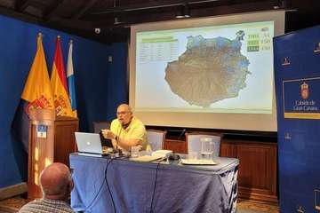 Conferencia de Juan Ismael Santana sobre el ingeniero Juan de León y Castillo/Antonio Alí y Jesús Ruiz Mesa.