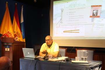 Conferencia de Juan Ismael Santana sobre el ingeniero Juan de León y Castillo/Antonio Alí y Jesús Ruiz Mesa.