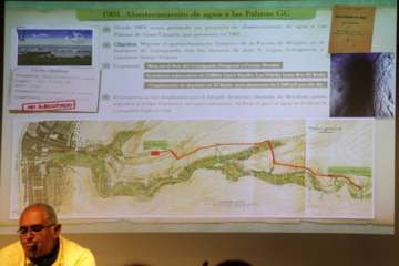 Conferencia de Juan Ismael Santana sobre el ingeniero Juan de León y Castillo/Antonio Alí y Jesús Ruiz Mesa.