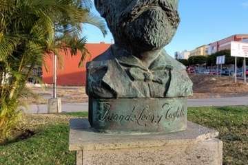 Conferencia de Juan Ismael Santana sobre el ingeniero Juan de León y Castillo/Antonio Alí y Jesús Ruiz Mesa.