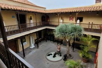 Conferencia del cronista oficial de Telde sobre la reina Isabel II/Jesús Ruiz Mesa.