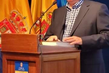 Conferencia del cronista oficial de Telde sobre la reina Isabel II/Jesús Ruiz Mesa.