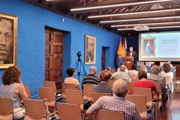 Conferencia del cronista oficial de Telde sobre la reina Isabel II/Jesús Ruiz Mesa.