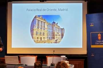 Conferencia del cronista oficial de Telde sobre la reina Isabel II/Jesús Ruiz Mesa.