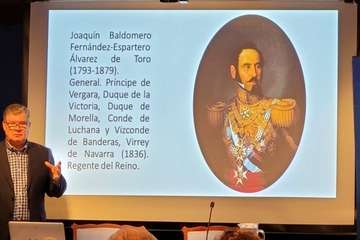 Conferencia del cronista oficial de Telde sobre la reina Isabel II/Jesús Ruiz Mesa.