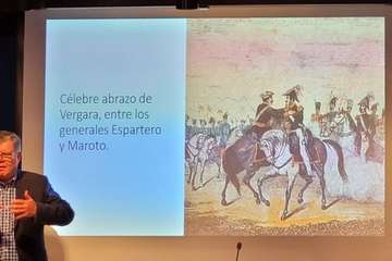 Conferencia del cronista oficial de Telde sobre la reina Isabel II/Jesús Ruiz Mesa.