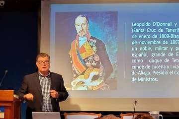 Conferencia del cronista oficial de Telde sobre la reina Isabel II/Jesús Ruiz Mesa.