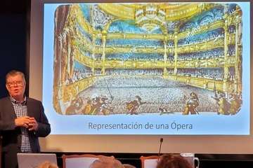 Conferencia del cronista oficial de Telde sobre la reina Isabel II/Jesús Ruiz Mesa.