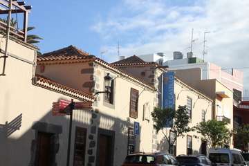 Conferencia del cronista oficial de Telde sobre la reina Isabel II/Jesús Ruiz Mesa.
