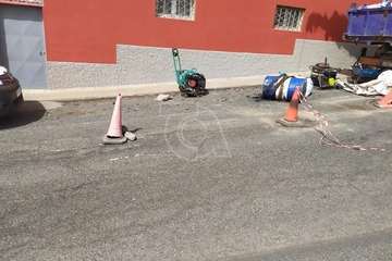  Vías y Obras pone remedio a los baches de Caserones Altos/TA.