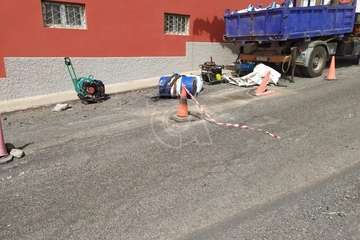  Vías y Obras pone remedio a los baches de Caserones Altos/TA.