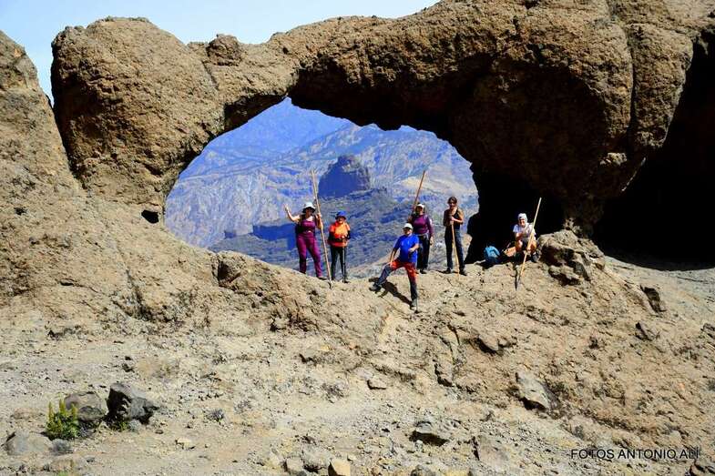 Imagen del grupo a su paso por la Ventana del Bentayga / Antonio Alí
