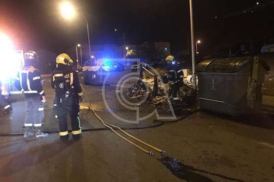 Quema de un contenedor en El Cortijo de Belén (Telde)/TA.