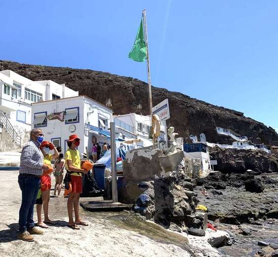 Hoy entró en funcionamiento el nuevo servicio de salvamento y socorrismo en las calas de Tufia, Aguaducle y Ojos de Garza/TA.