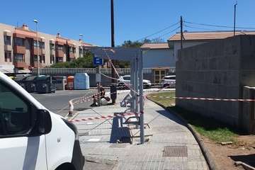 La AUTGC repone la marquesina de La Garita/TA.