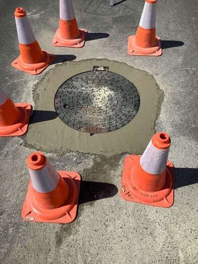 Obras de renovación de la tapa en mal estado/TA.