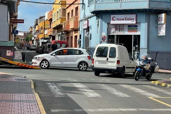 Colisión de dos vehículos en un cruce de calles de Los Llanos de Telde/TA.