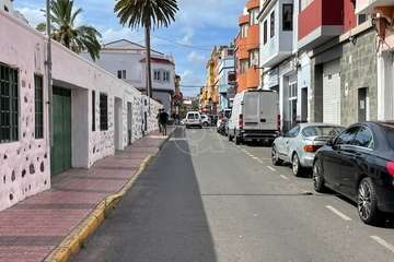 Colisión de dos vehículos en un cruce de calles de Los Llanos de Telde/TA.