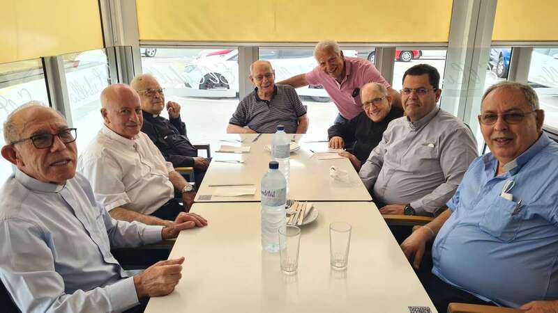 Reunión fraternal de sacerdotes y párrocos en el restaurante La Terraza de El Cubillo/TA.