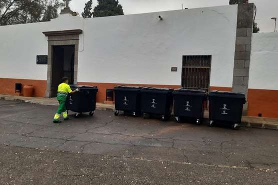 Refuerzo de contenedores en los cementerios de Telde/TA.